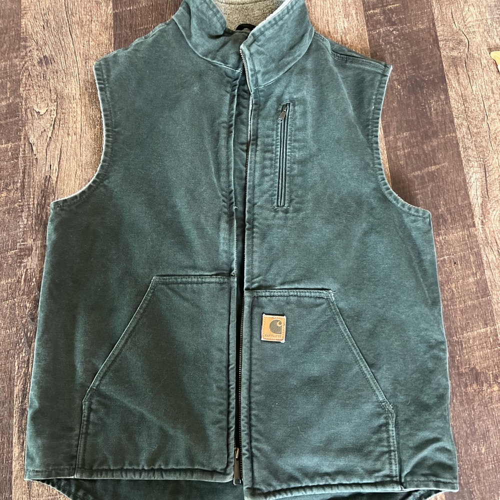 Men’s medium vintage Carhartt Vest in really good condition.
